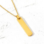 Collier Maille Gourmette dorée avec médaille personnalisée Boston – Image 4